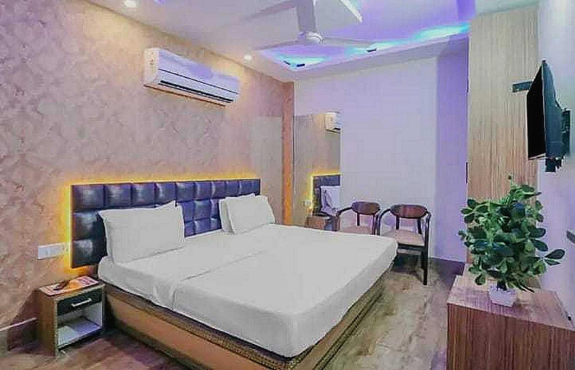 Super Hotel O Vivaan Residency Rohtak Εξωτερικό φωτογραφία
